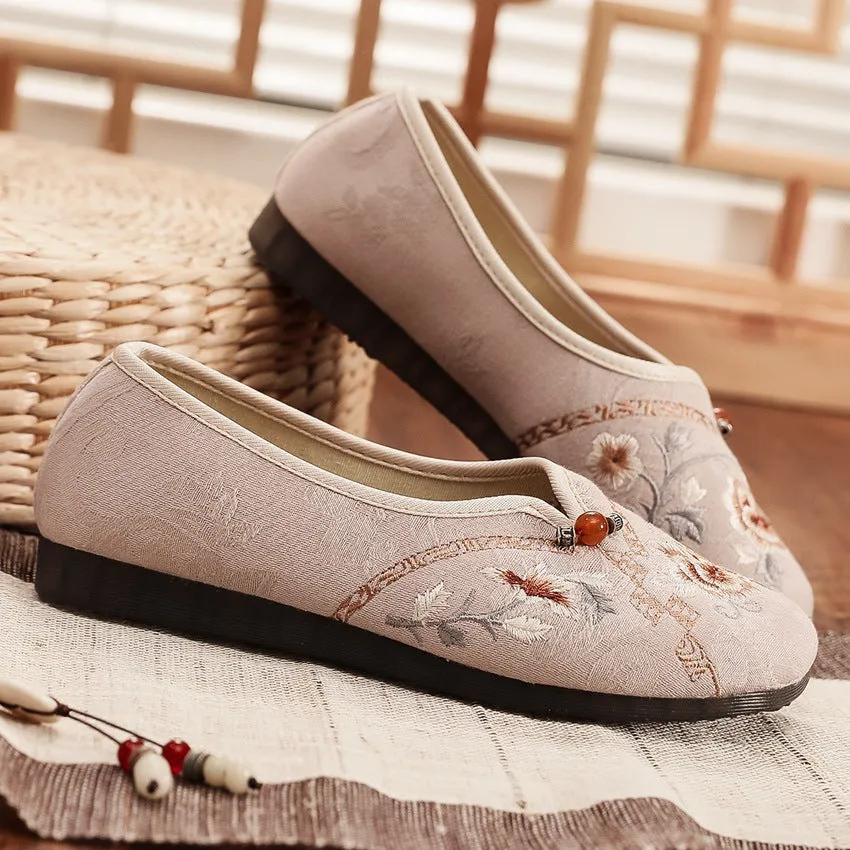 Women's Cloth For The Elderly And Canvas Shoes
