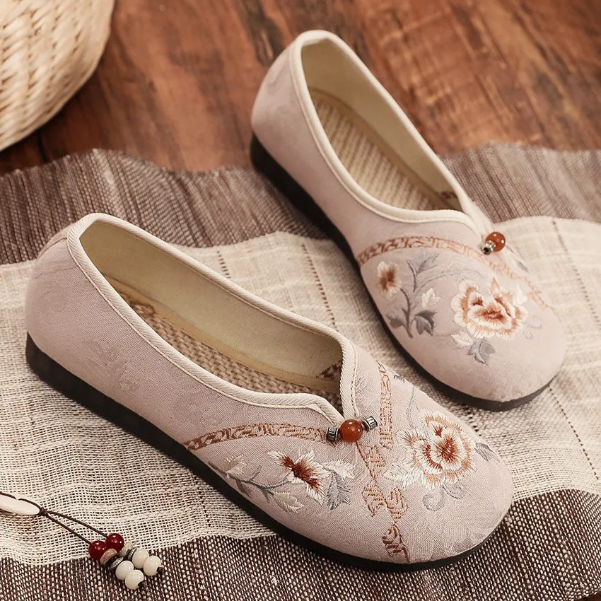 Women's Cloth For The Elderly And Canvas Shoes